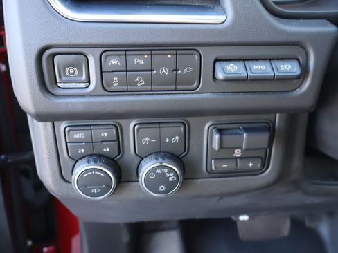 Used 2021 Chevrolet Suburban High Country image 22