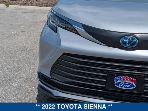 Used 2022 Toyota Sienna LE image 9