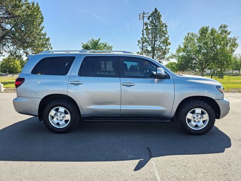 Used 2019 Toyota Sequoia SR5 AWD/4WD image 38