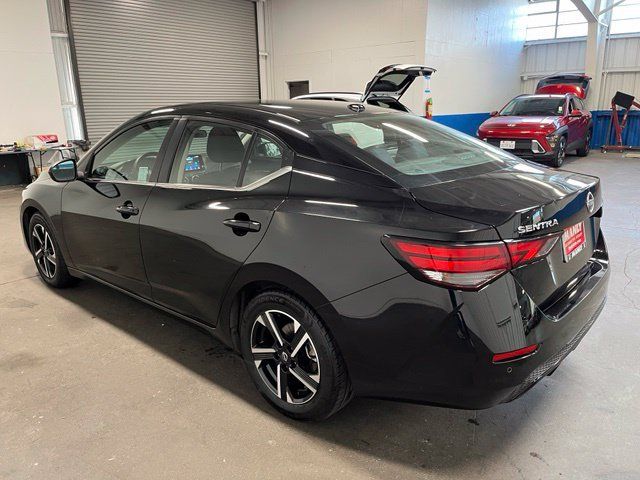 Used 2025 Nissan Sentra SV FWD image 5