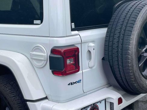 Used 2021 Jeep Wrangler Unlimited Sahara AWD/4WD image 10