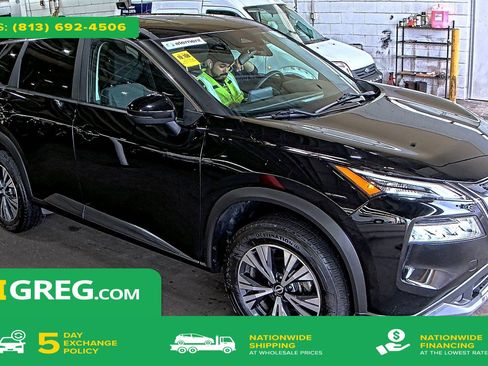 Used 2022 Nissan Rogue SV FWD image 1
