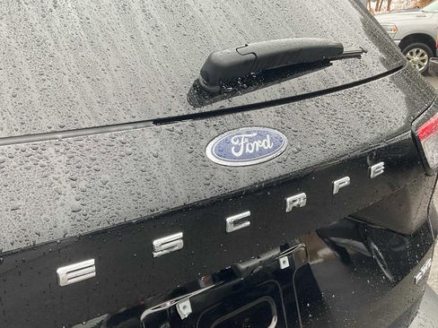 Used 2022 Ford Escape SE w/ Convenience Package image 11