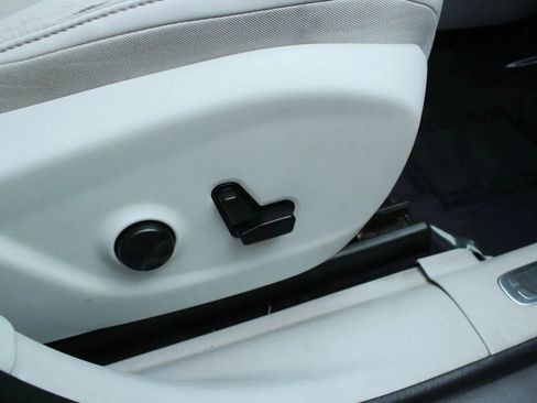 Used 2020 Jeep Cherokee Limited FWD image 34