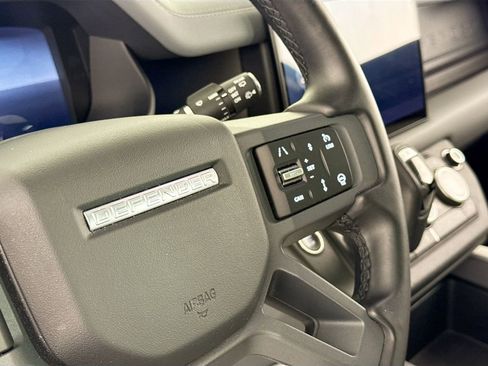 Used 2025 Land Rover Defender 110 X-Dynamic SE AWD/4WD image 19