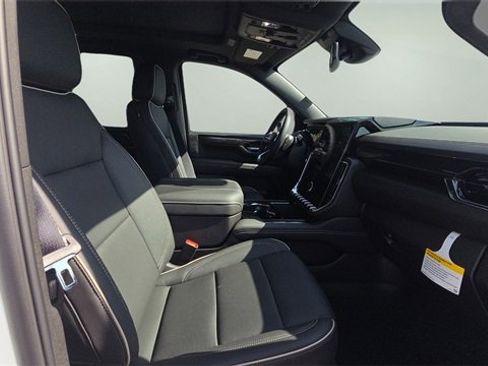 Used 2025 GMC Yukon Elevation w/ LPO, Floor Liner Package image 10