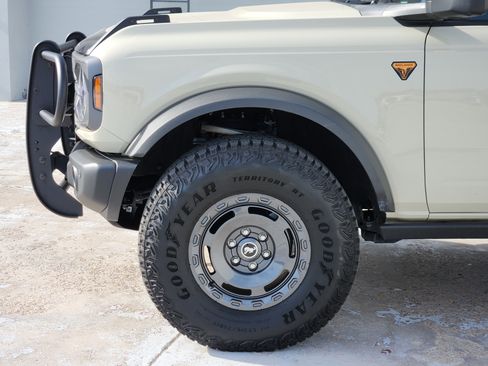 Used 2025 Ford Bronco Badlands AWD/4WD image 9