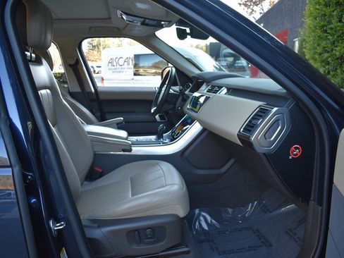 Used 2019 Land Rover Range Rover Sport HSE image 32