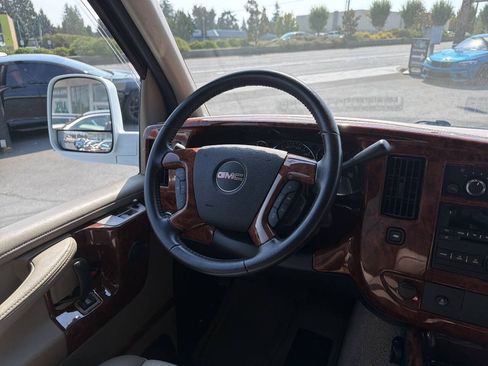 Used 2014 GMC Savana 1500 AWD image 42