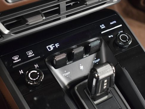 Used 2023 Porsche 911 Carrera S w/ Sport Package image 32