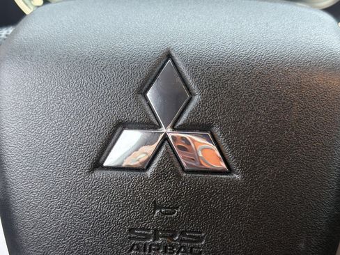 Used 2023 Mitsubishi Outlander SE image 25