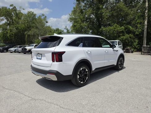 Used 2024 Kia Sorento S FWD image 4
