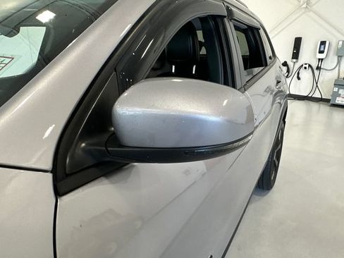 Used 2021 Jeep Cherokee Latitude Plus FWD image 12