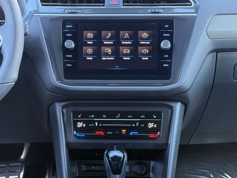 New 2024 Volkswagen Tiguan SE R-Line image 15