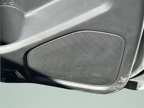 Used 2024 Nissan Frontier SV image 26