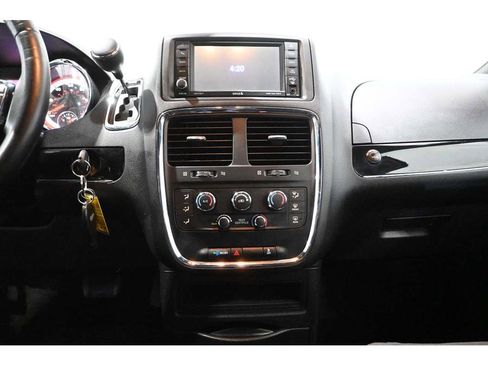 Used 2019 Dodge Grand Caravan SE FWD image 22