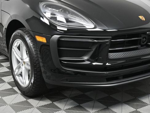 Certified 2025 Porsche Macan AWD image 27