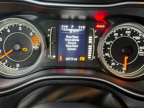 Used 2019 Jeep Cherokee Latitude Plus FWD image 29