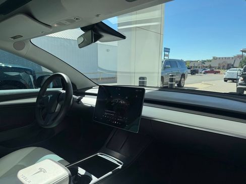 Used 2022 Tesla Model 3 Long Range AWD/4WD image 9