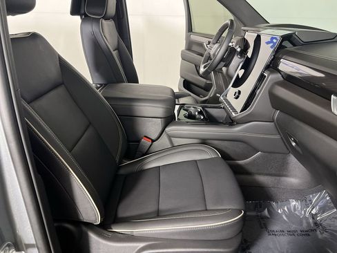 Certified 2025 GMC Yukon Elevation w/ Elevation Premium Package AWD/4WD image 29