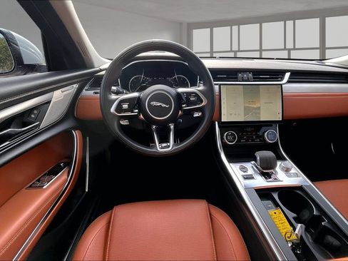 Used 2022 Jaguar XF R-Dynamic SE AWD/4WD image 5
