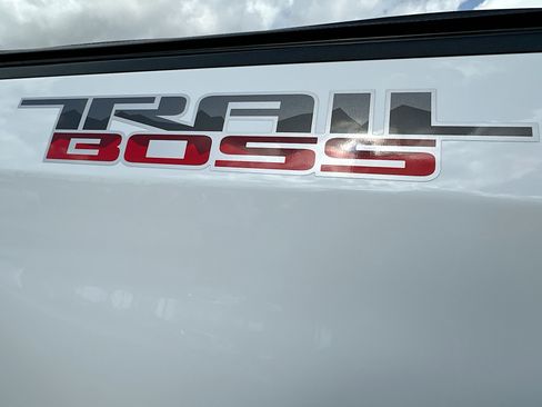 Used 2021 Chevrolet Silverado 1500 LT Trail Boss w/ Bed Protection Package AWD/4WD image 32