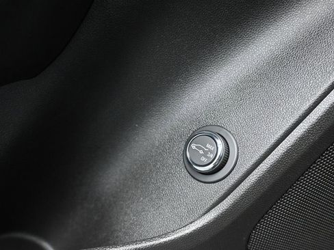 Used 2020 Chevrolet Blazer LT image 11