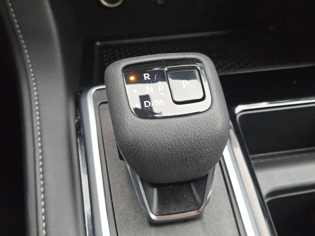 Used 2025 Nissan Pathfinder SL AWD/4WD image 29