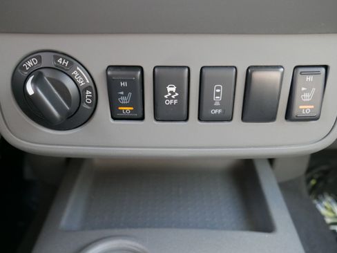 Used 2021 Nissan Frontier SV w/ Midnight Edition Floor Mats image 20