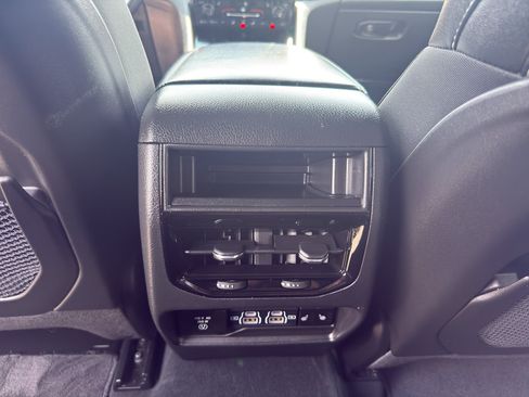Used 2025 Jeep Grand Cherokee Limited AWD/4WD image 32