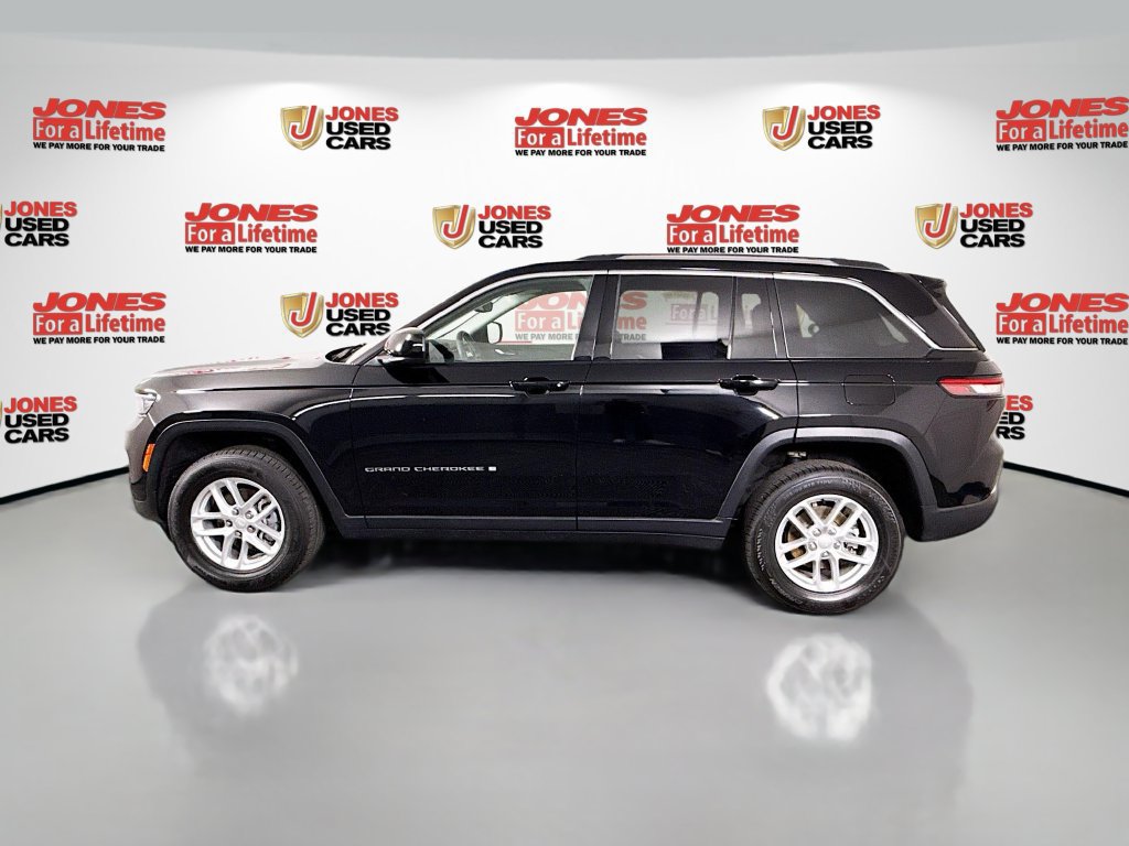 Used 2023 Jeep Grand Cherokee Laredo AWD/4WD image 12