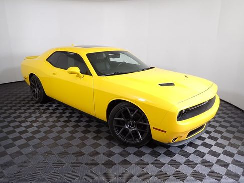 Used 2017 Dodge Challenger R/T Plus RWD image 9
