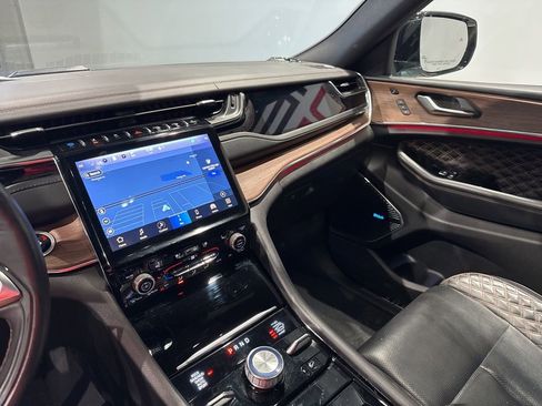 Used 2022 Jeep Grand Cherokee Summit w/ Luxury Tech Group V image 18