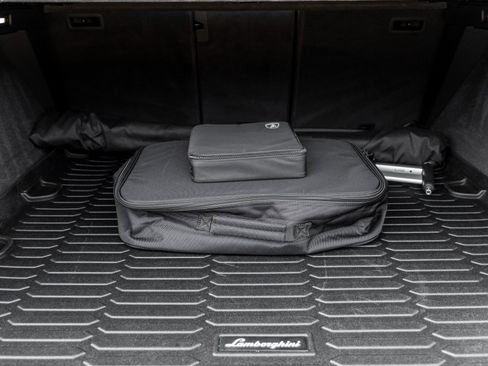 Used 2025 Lamborghini Urus SE image 44