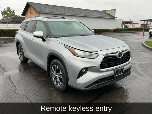 Used 2020 Toyota Highlander XLE AWD/4WD image 7