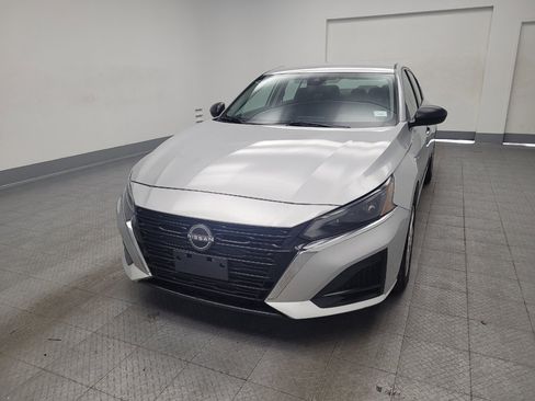 Used 2024 Nissan Altima 2.5 S FWD image 15