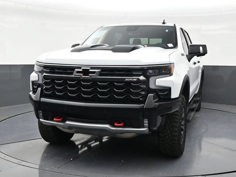 Used 2025 Chevrolet Silverado 1500 ZR2 w/ Technology Package AWD/4WD image 8