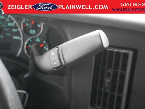 Used 2016 Chevrolet Express 4500 Base image 15
