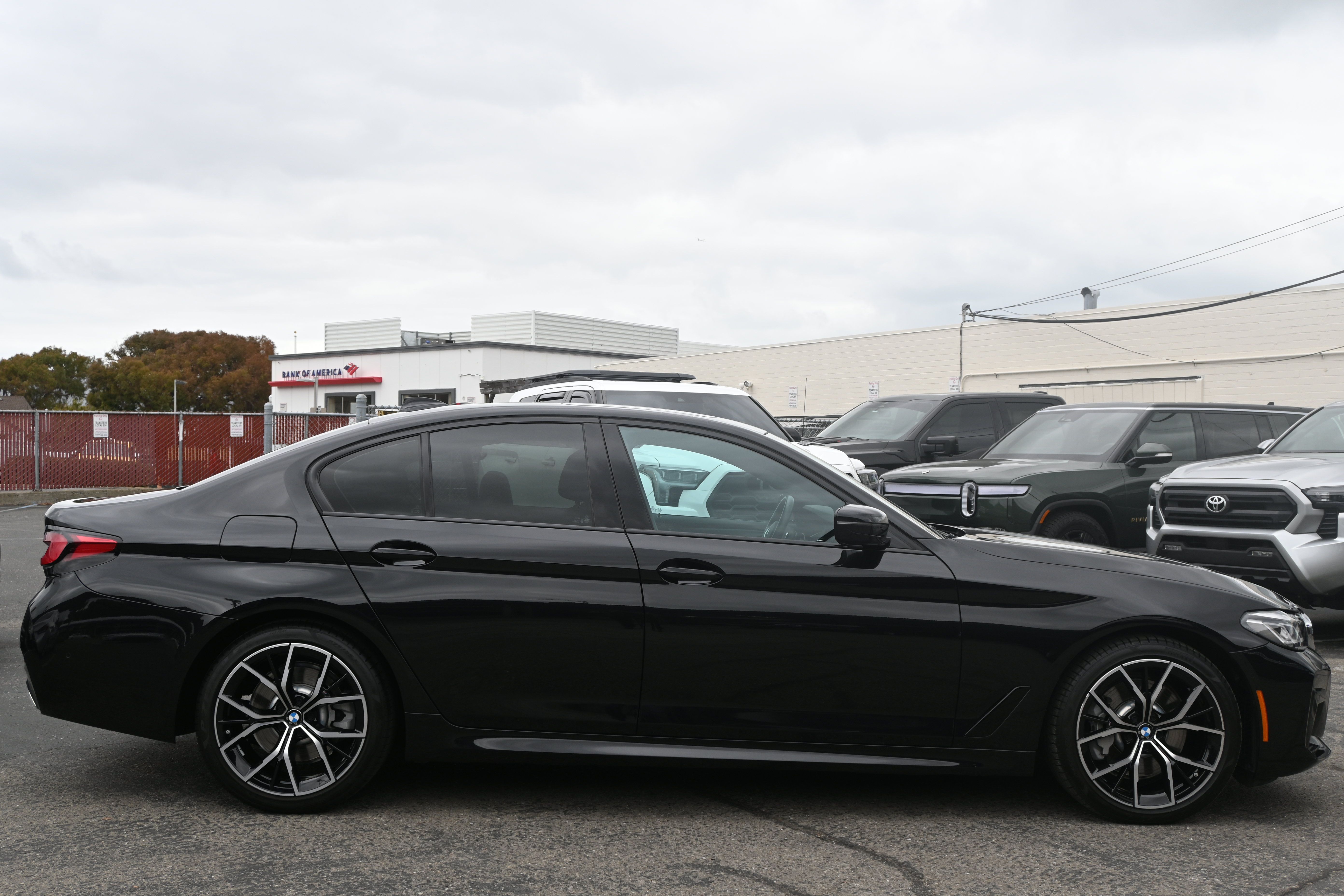 Used 2022 BMW 530i w/ M Sport Package RWD image 9