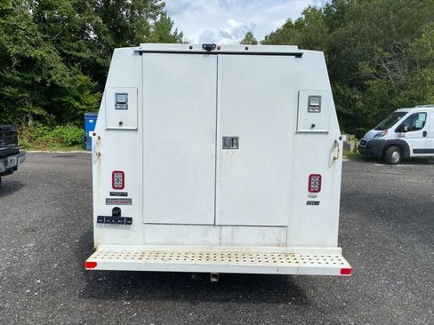 Used 2022 GMC Savana 3500 w/ Power Convenience Package RWD image 6