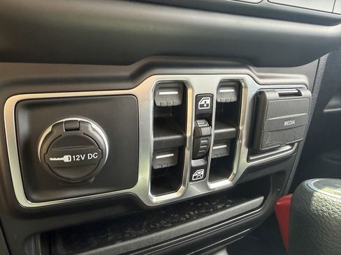 Used 2021 Jeep Wrangler Unlimited Sport AWD/4WD image 44