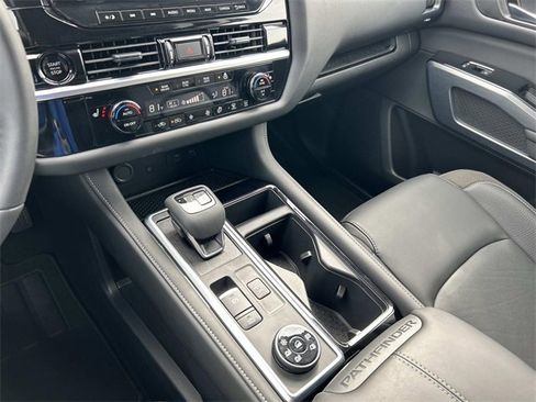 Used 2025 Nissan Pathfinder SL image 28