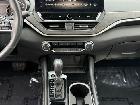 Used 2023 Nissan Altima 2.5 SV w/ SV Premium Package FWD image 17