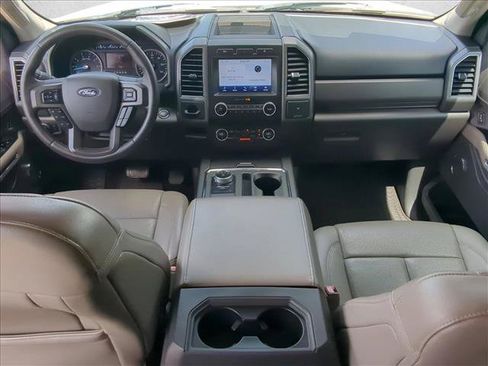 Used 2018 Ford Expedition XLT w/ Equipment Group 201A RWD image 16