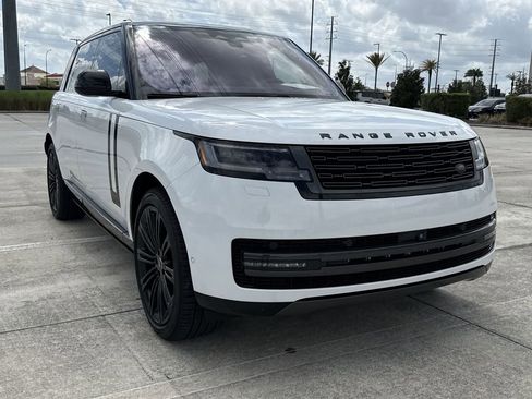 Used 2023 Land Rover Range Rover Long Wheelbase SE image 12