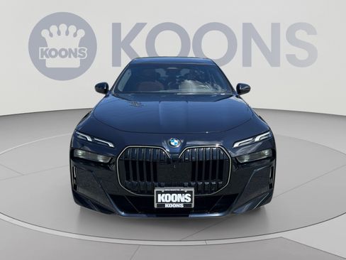 Used 2024 BMW 760i xDrive w/ Premium Package 2 AWD/4WD image 11