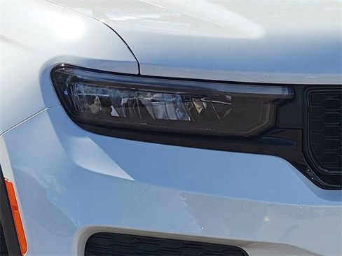 New 2025 Jeep Grand Cherokee Altitude image 16