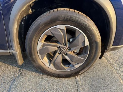 Used 2024 Nissan Rogue SV w/ SV Premium Package image 19