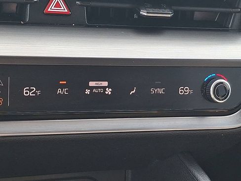 Used 2024 Kia Sportage EX FWD image 21