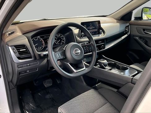 Certified 2023 Nissan Rogue SV FWD image 17